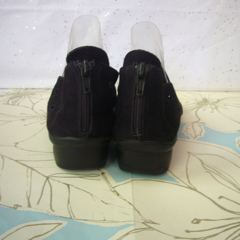 Vaneli Black Nubuck Laser cut polka dot Wedge Sandal - 10M Peep Toe Zip Back - Picture 5 of 8